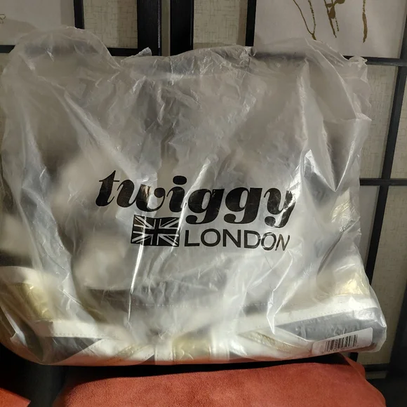 Twiggy LONDON Union Jack Tote Bag in Brown and White - Picture 2 of 4